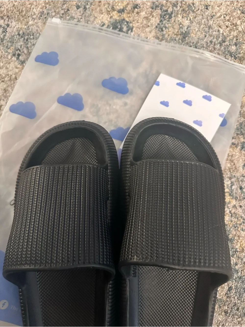 The Cloudies Men’s Black Slide Slippers - Cushioned Comfort NWOT